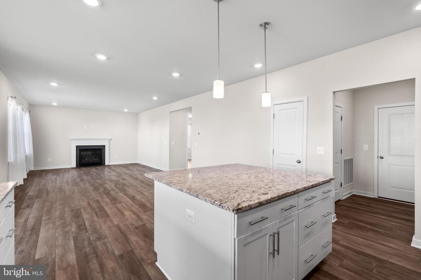 2093 Whithorn Hill photo 9