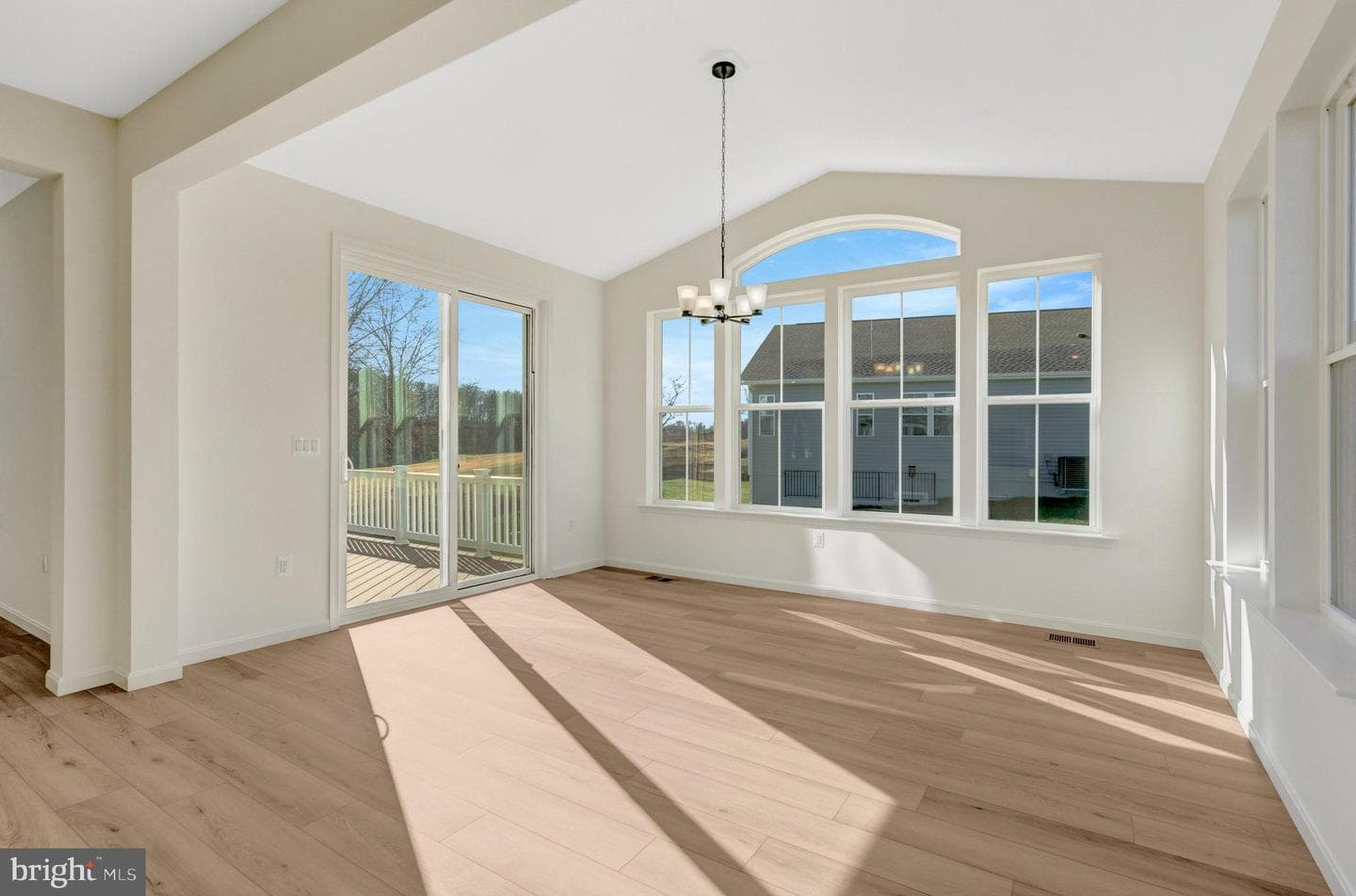 1925 Sunset Lane photo 18