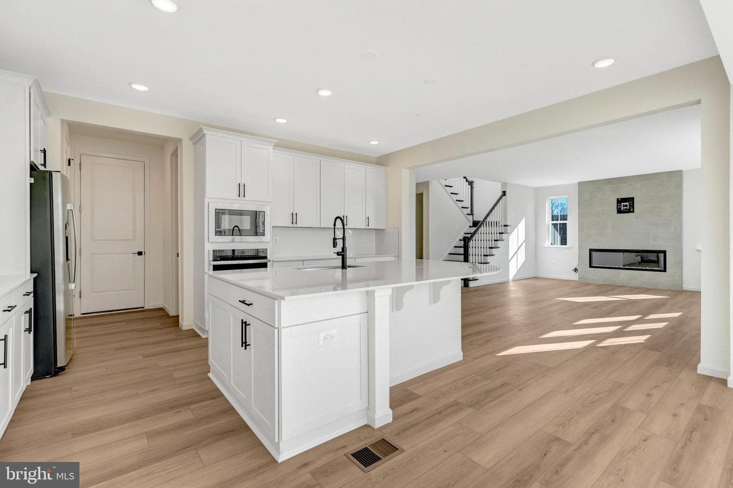 1925 Sunset Lane photo 22