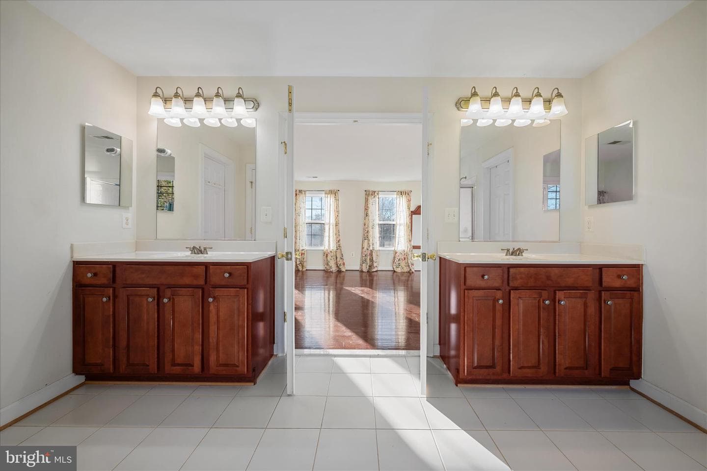 5051 Ridge View Court photo 14
