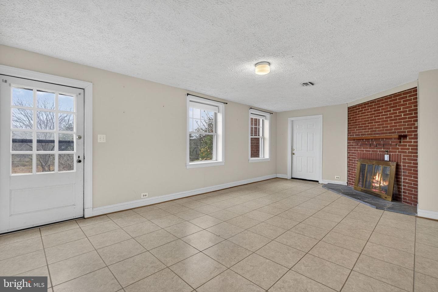 335 W Asher Street photo 33