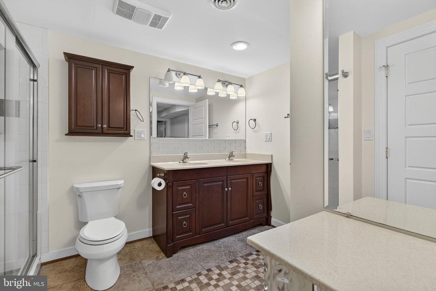 335 W Asher Street photo 37