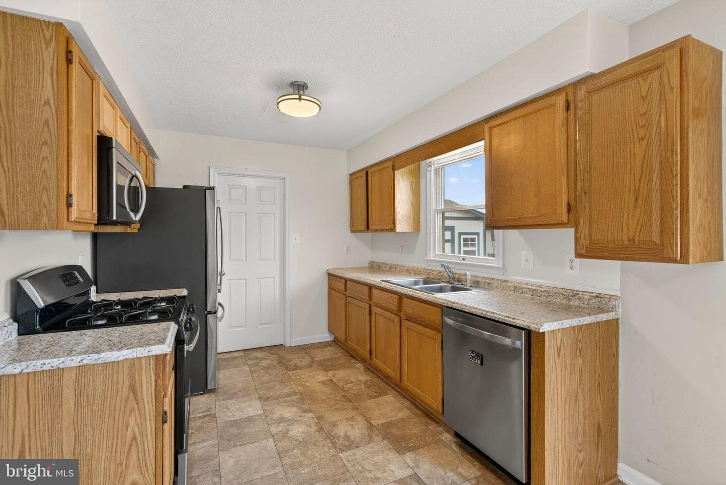 1524 Kestral Court photo 12