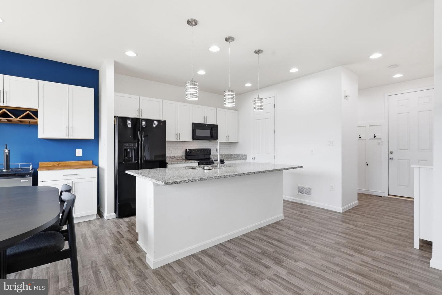2156 Chestnut photo 4