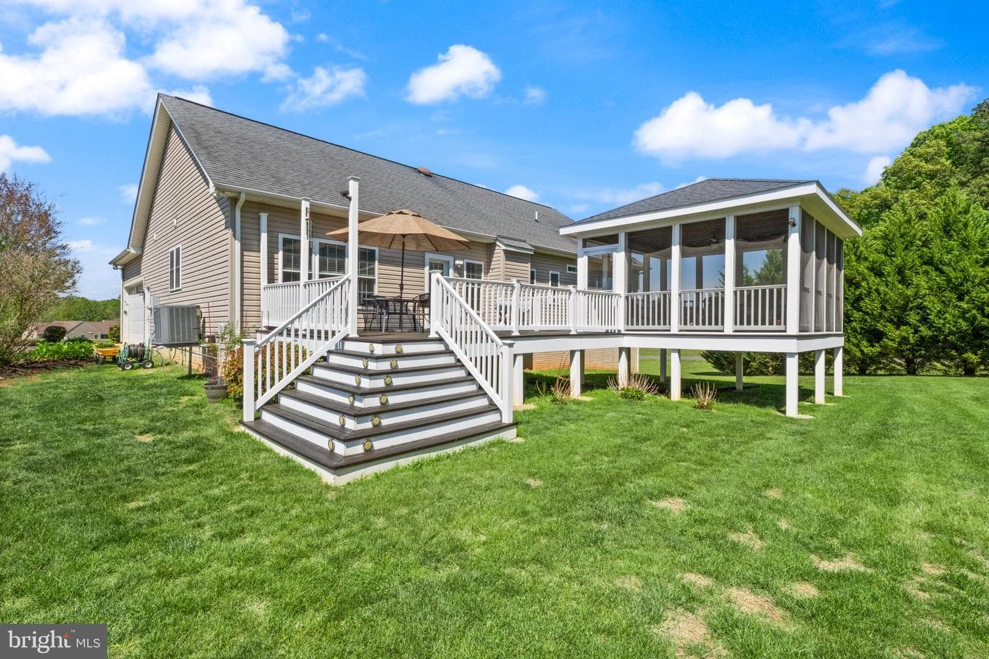 9387 Blackbird Loop photo 46