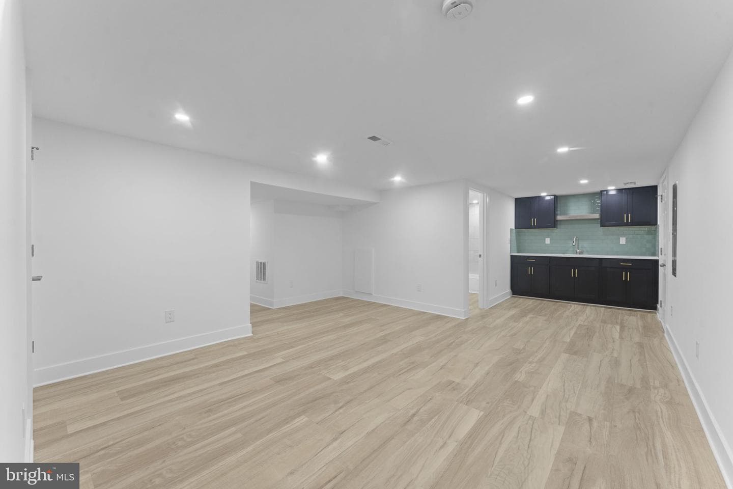 305 Wine Street photo 44