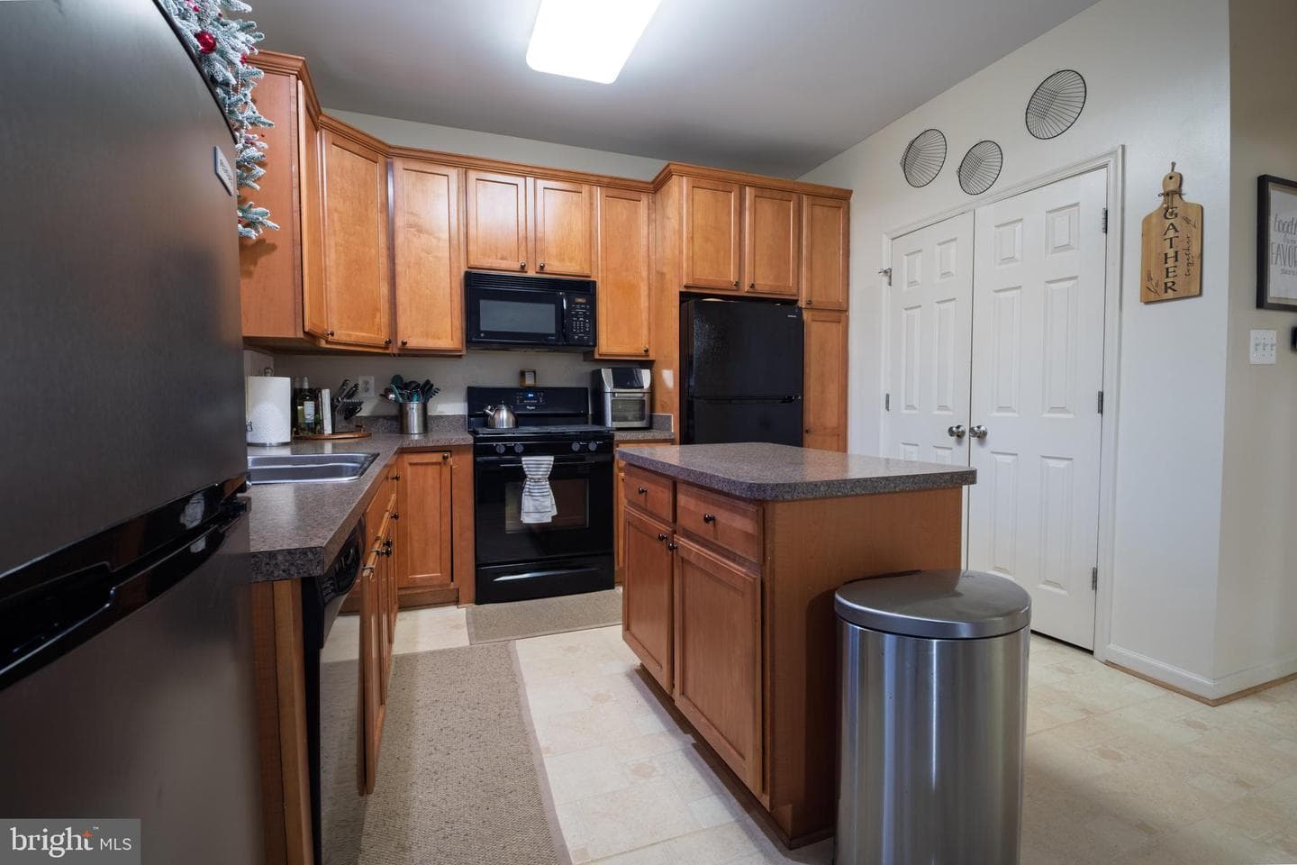 816 Fairview Village Court photo 20