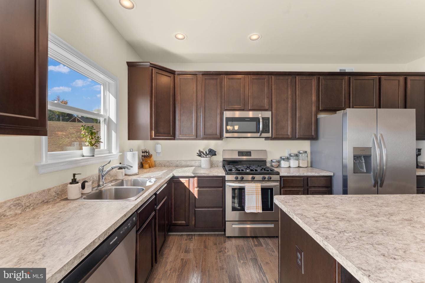 10444 Quartz Avenue photo 15