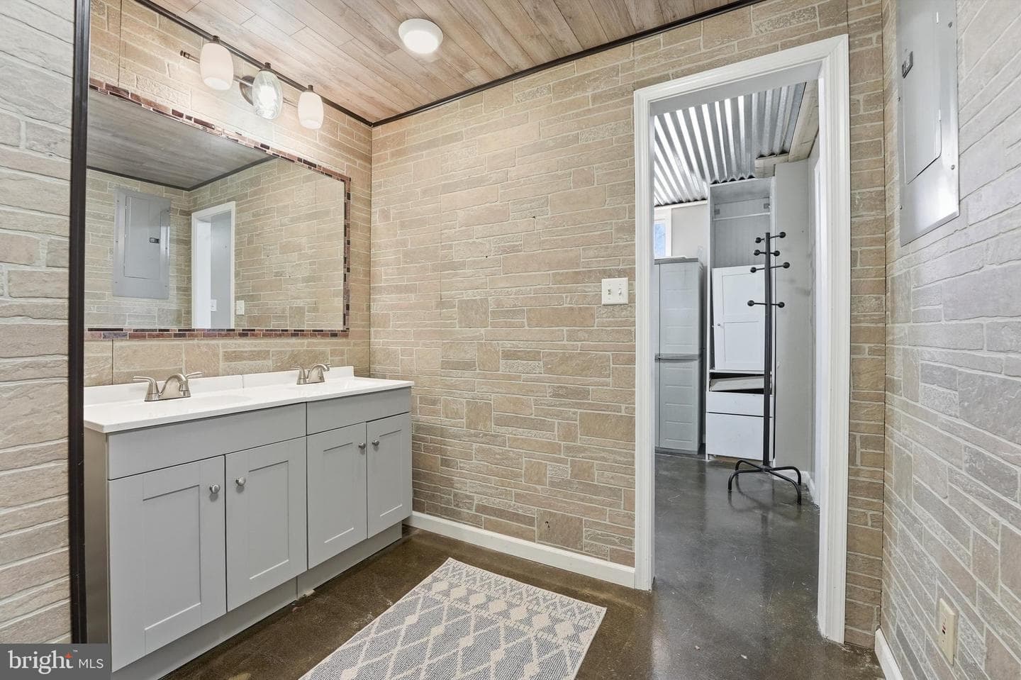 6052 Bilal Court photo 32