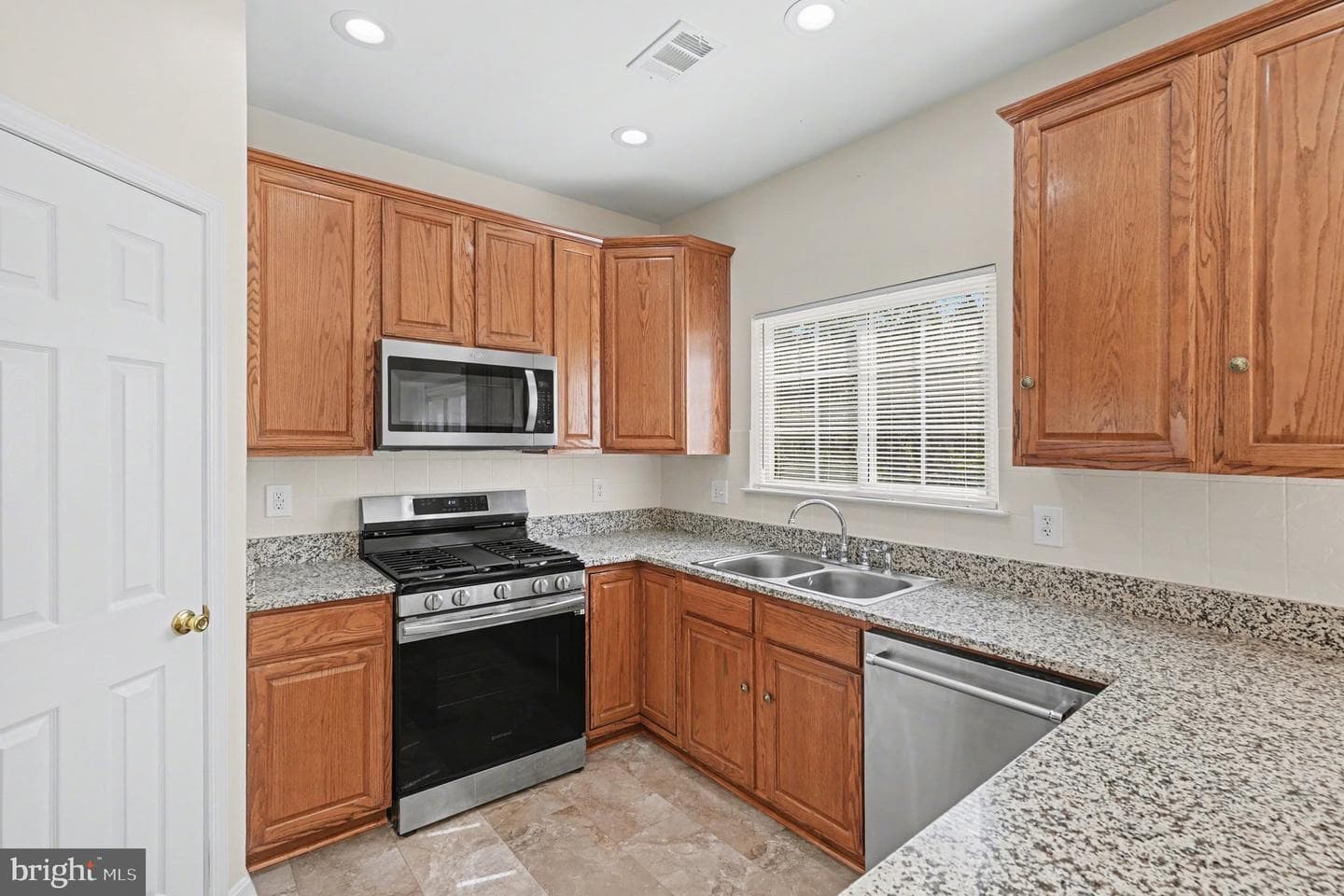 359 Snyder Lane photo 9