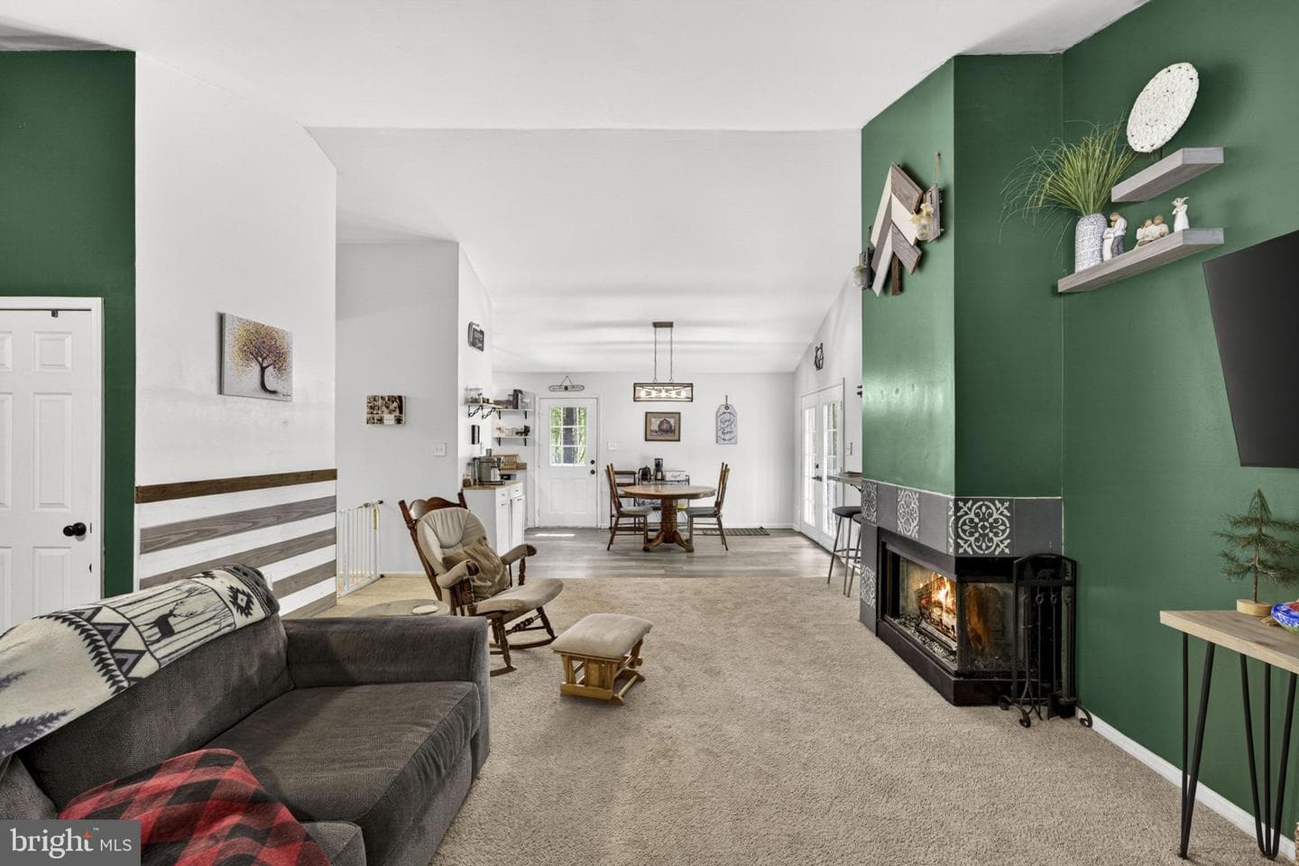 19106 Loggers Road photo 15