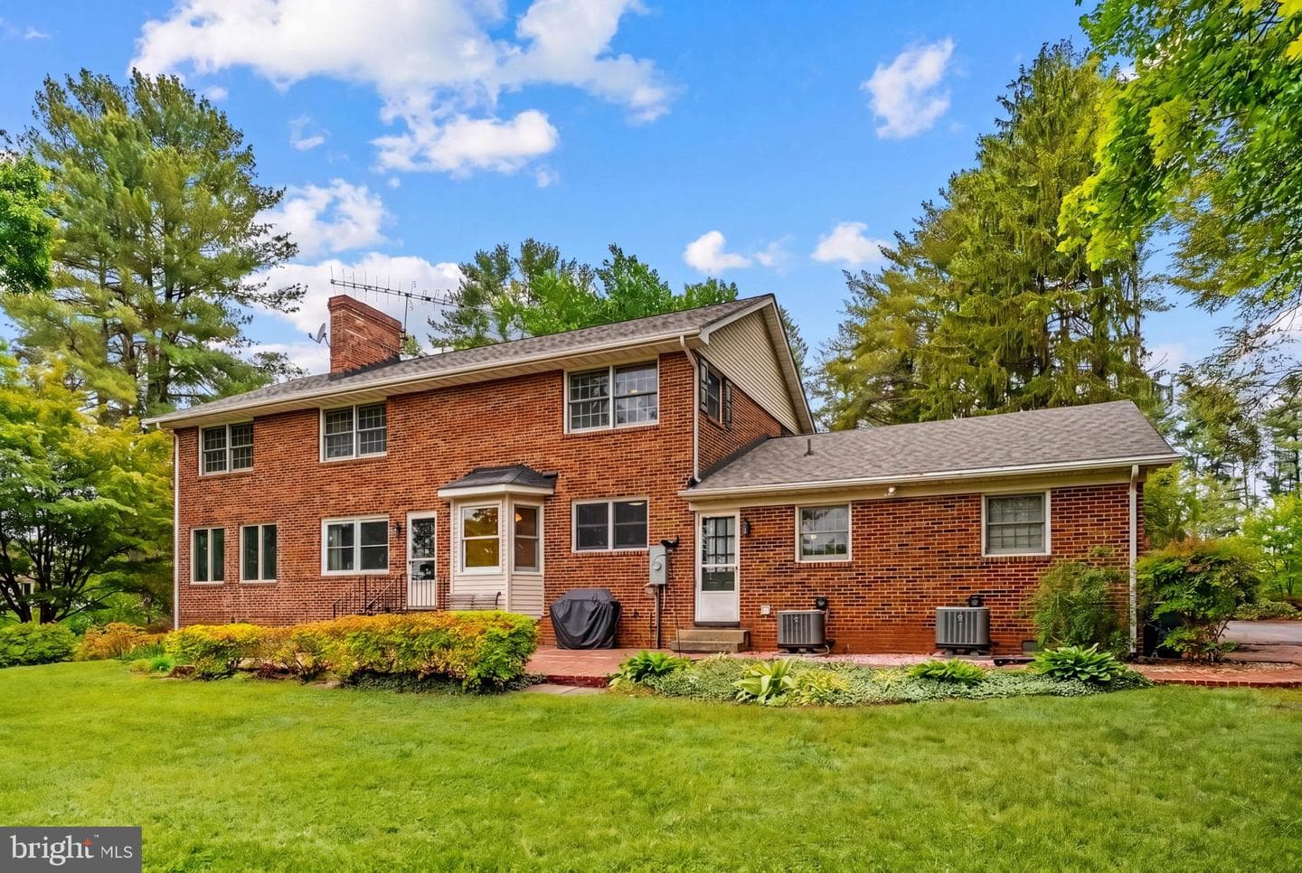 19059 Carleton Drive photo 8