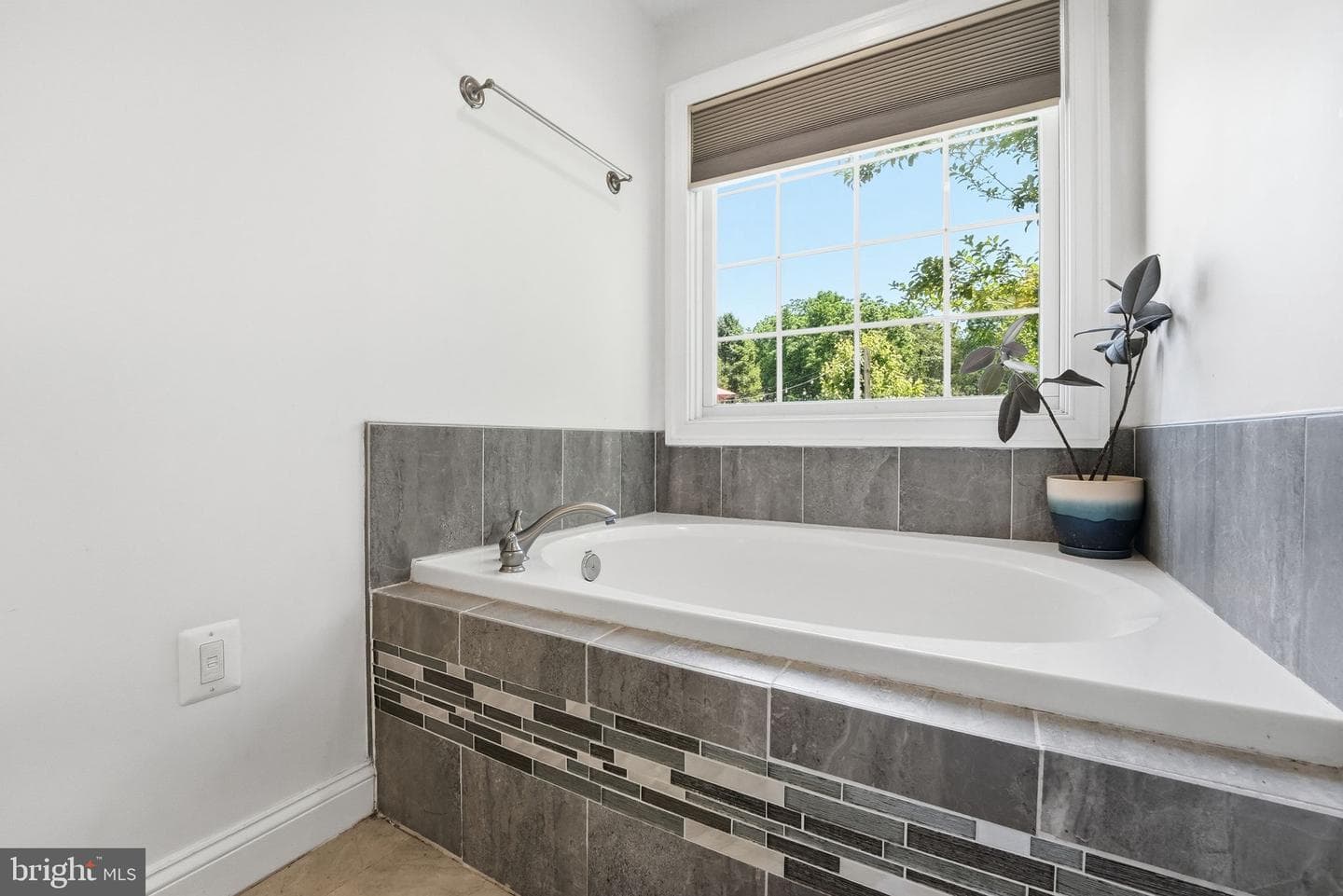 18479 Colonial Drive photo 8