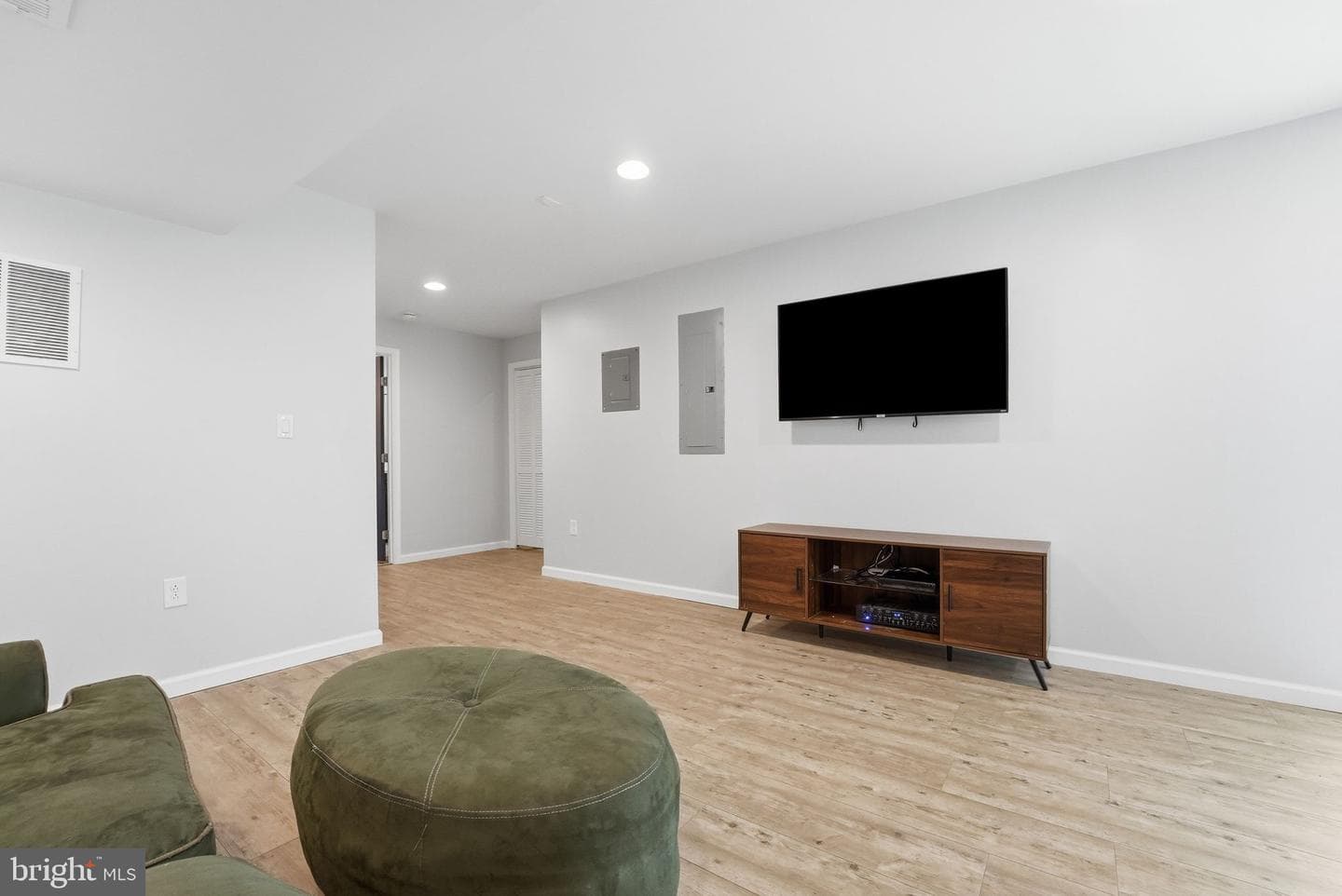 18479 Colonial Drive photo 9