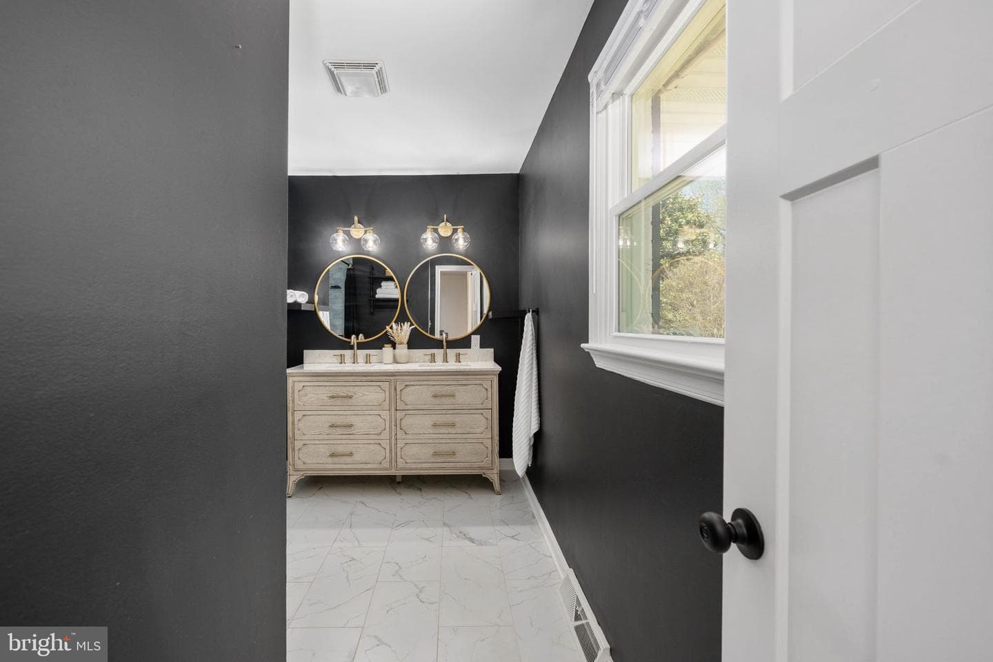18493 Colonial Drive photo 38