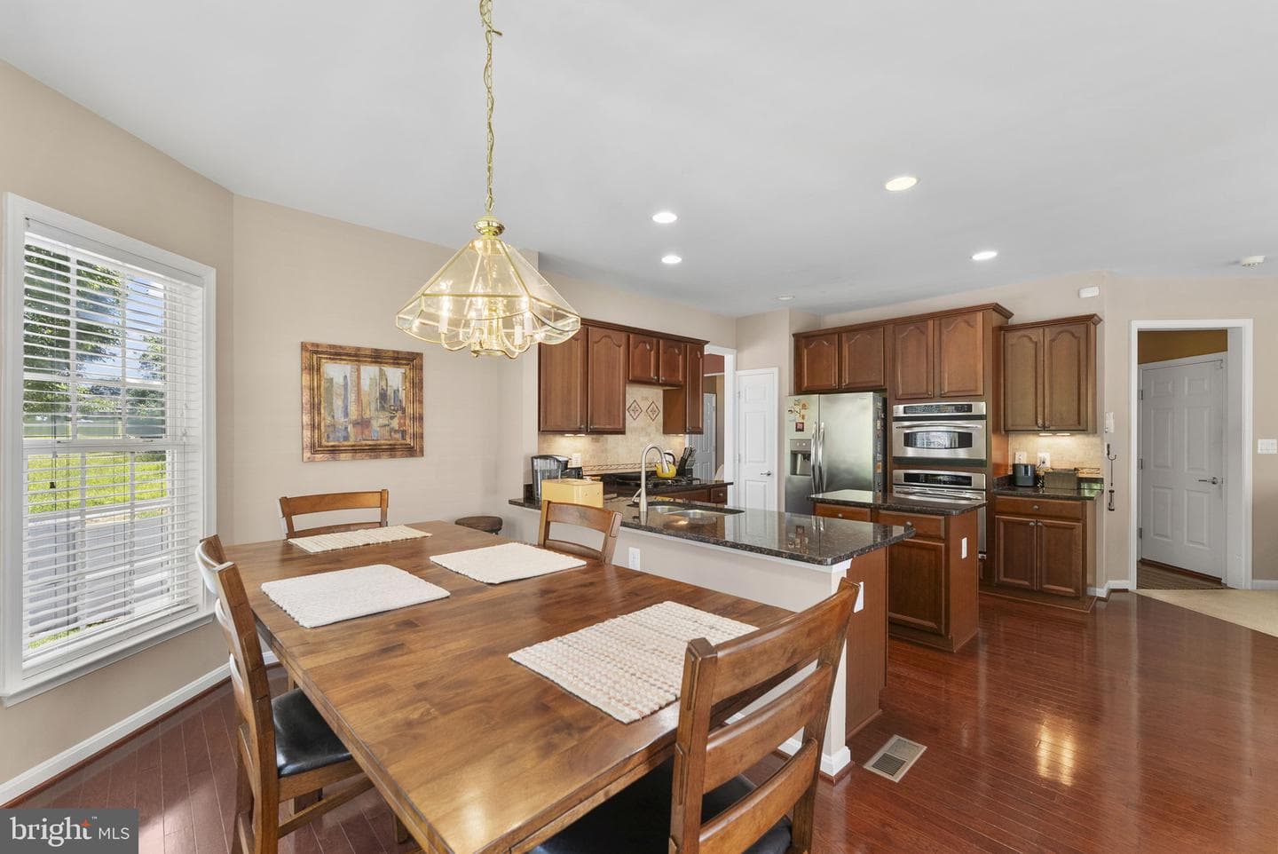 104 King Edward Court photo 30