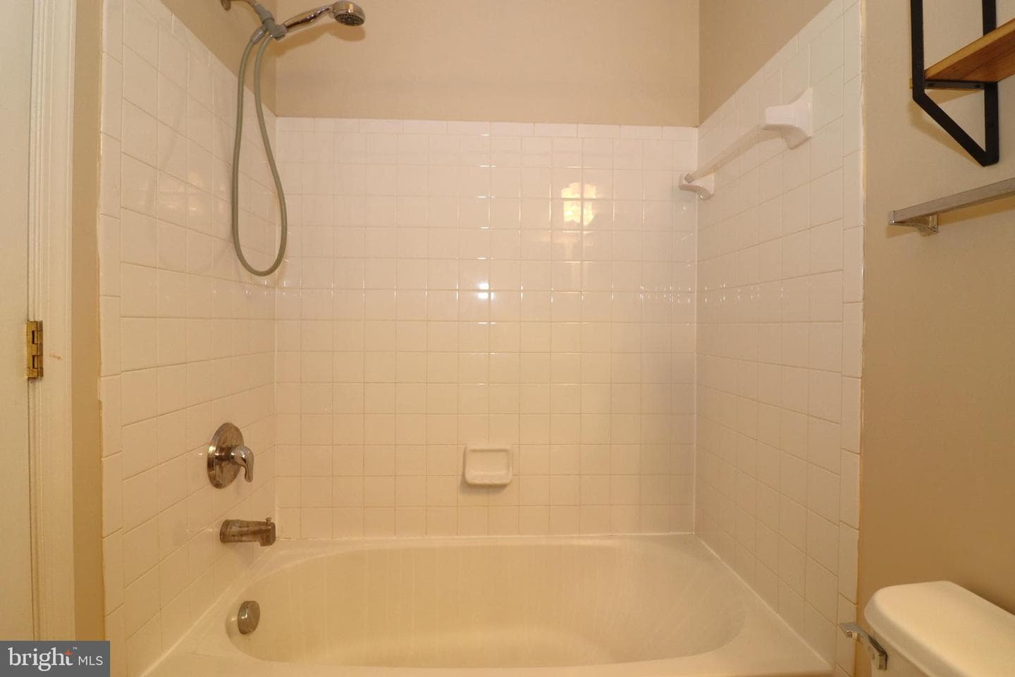 936 Persimmon photo 35