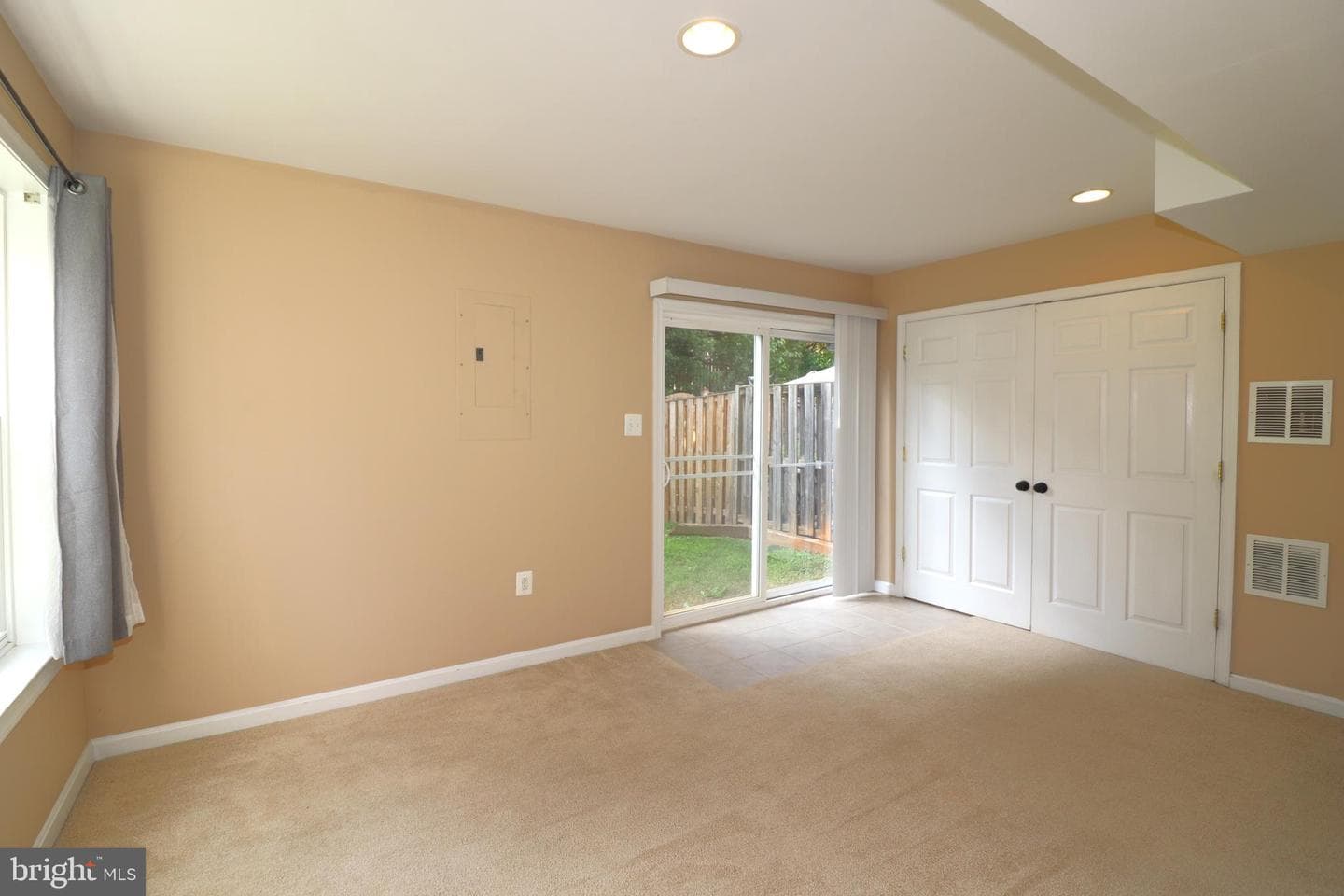936 Persimmon photo 44
