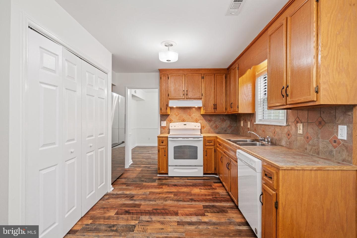 2309 Maplewood photo 17