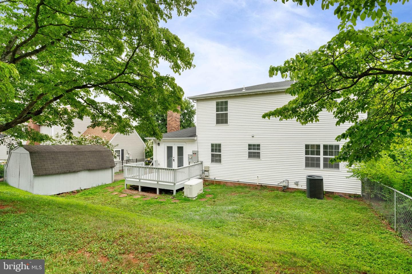 2309 Maplewood photo 37