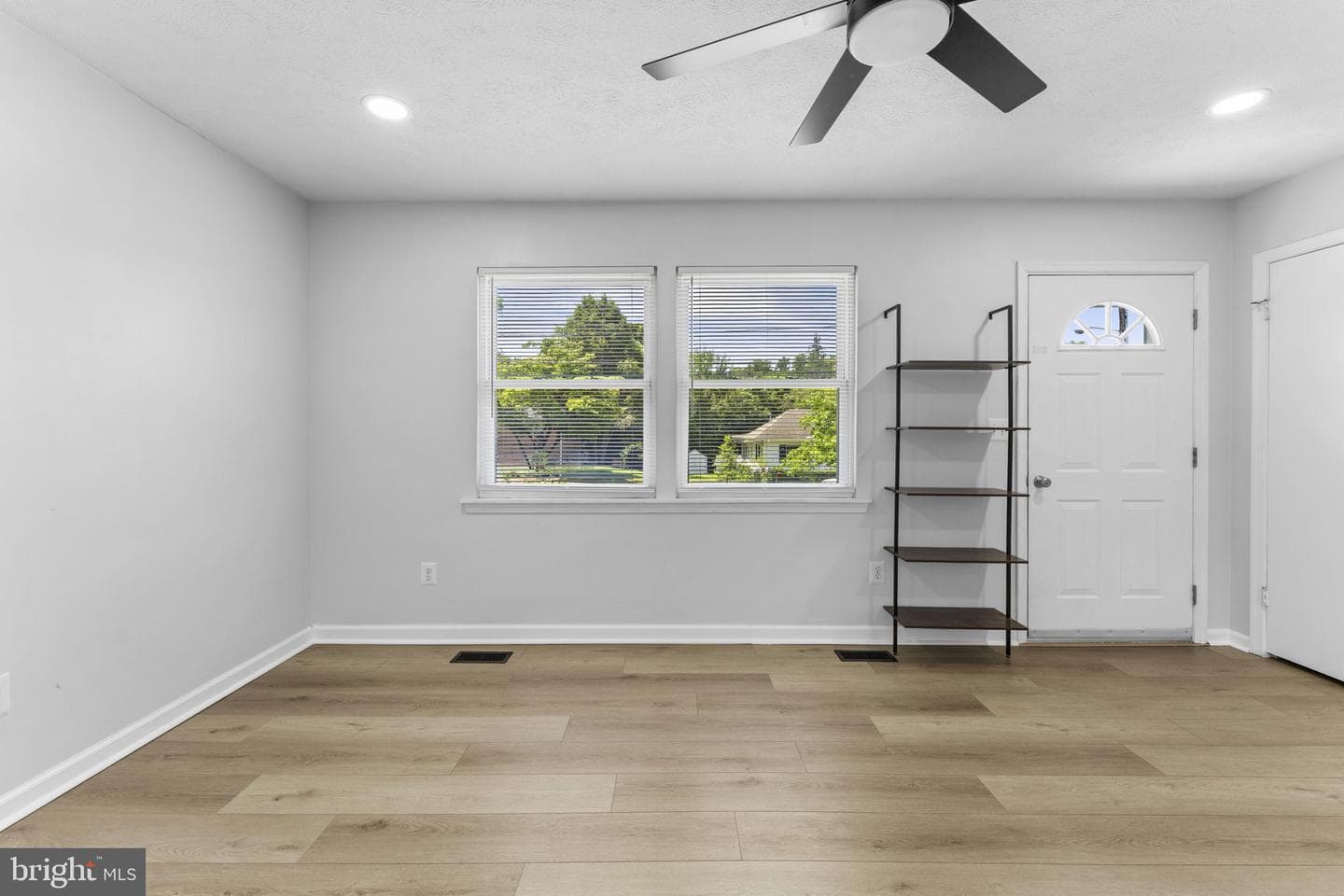 360 Elizabeth Street photo 14