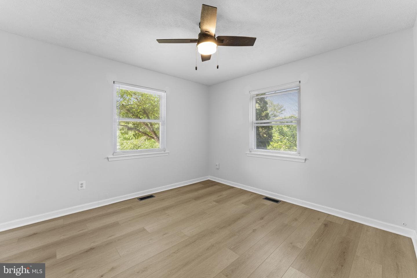 360 Elizabeth Street photo 34