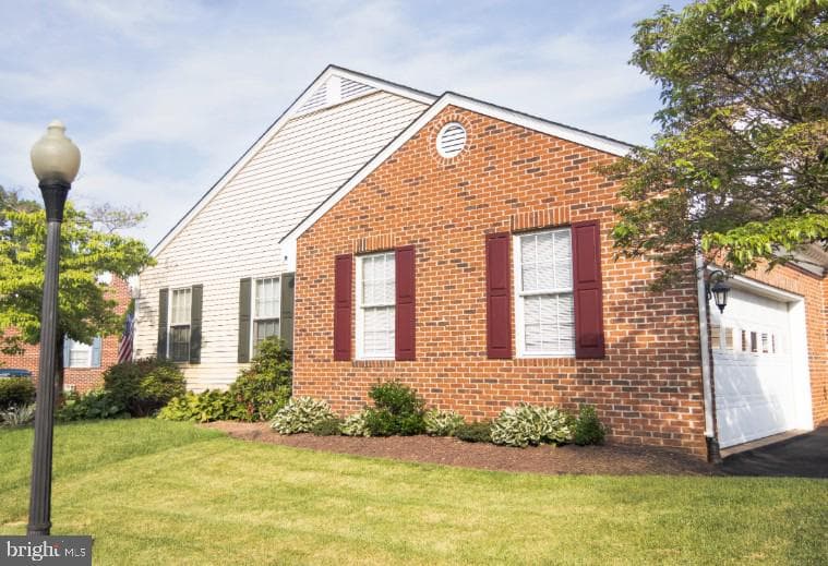 841 Mulberry Lane photo 2