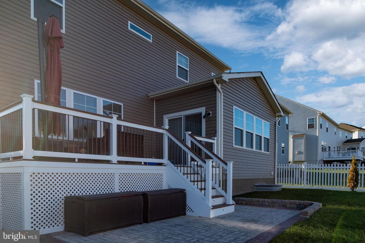 2083 Armstrong Terrace photo 4