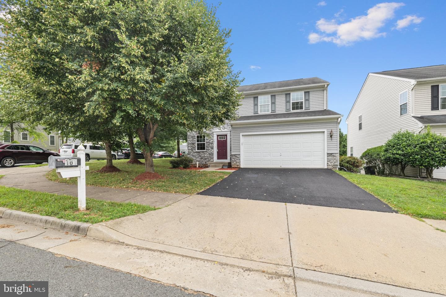 161 King Edward Court photo 1