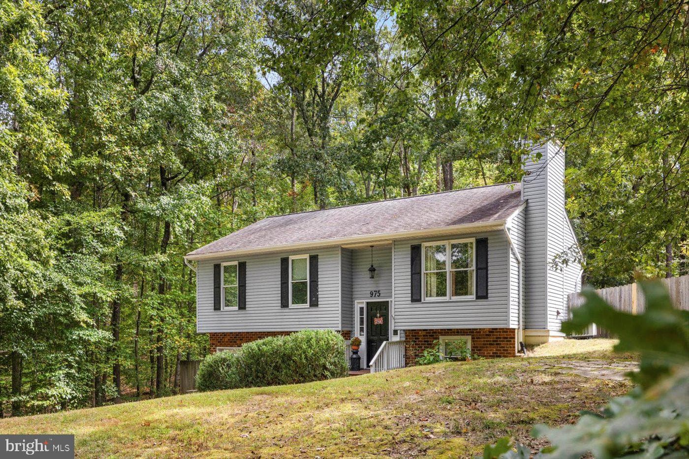 975 Swan Lane photo 3