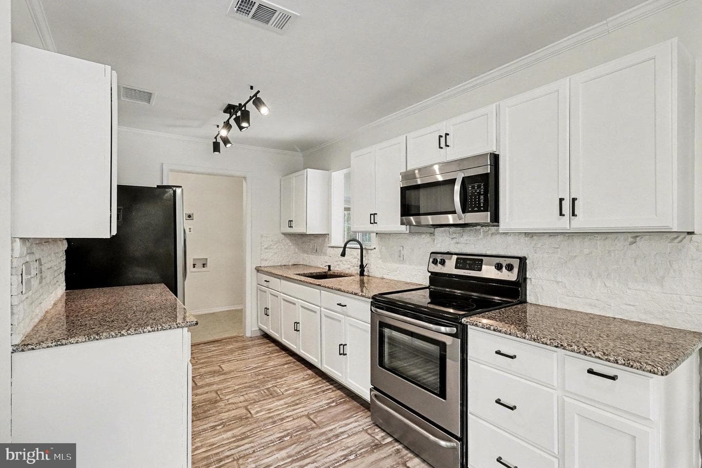 8016 Long Creek Drive photo 5