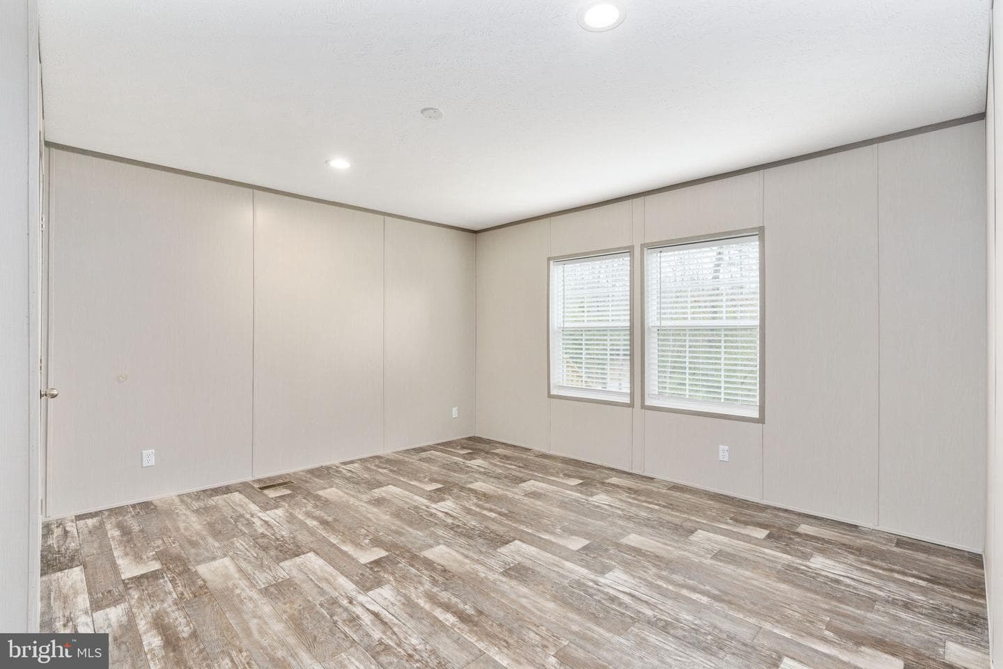 29373 Westward Ln photo 35
