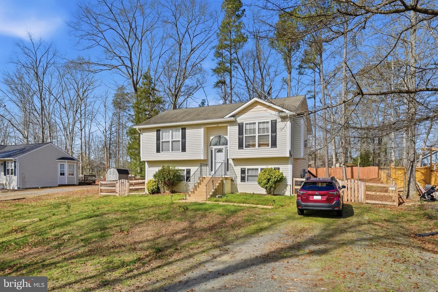 219 Hollyside Drive photo 4