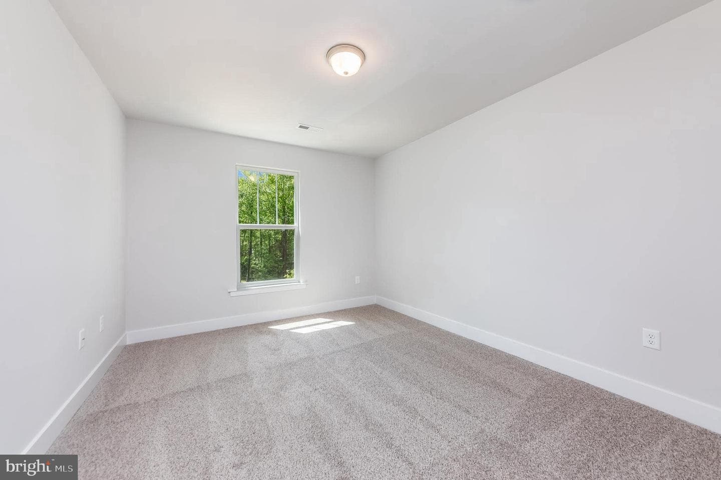 200 Victoria Drive photo 29