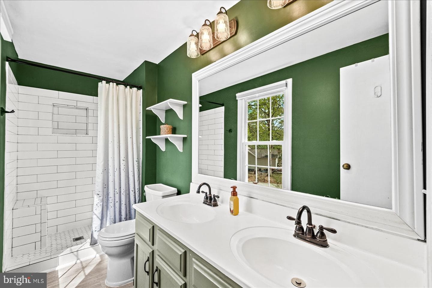 218 Victoria Drive photo 30
