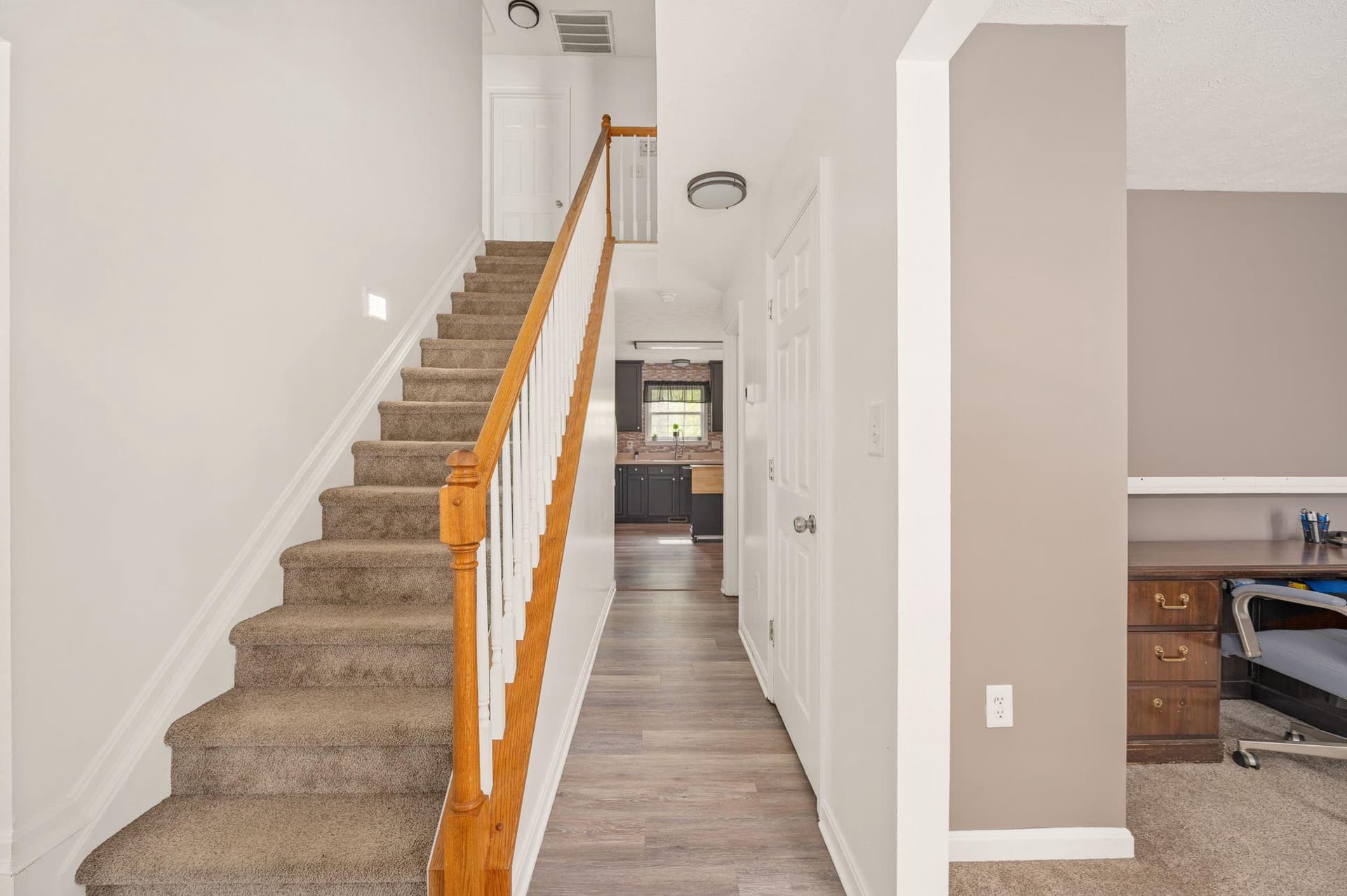 100 Surrey Drive photo 13