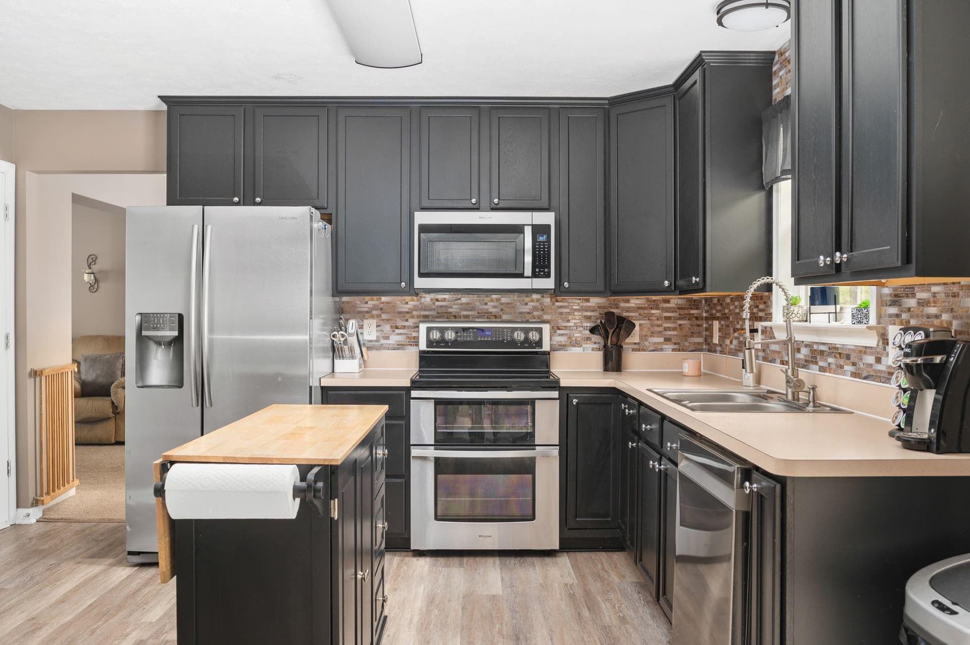 100 Surrey Drive photo 28