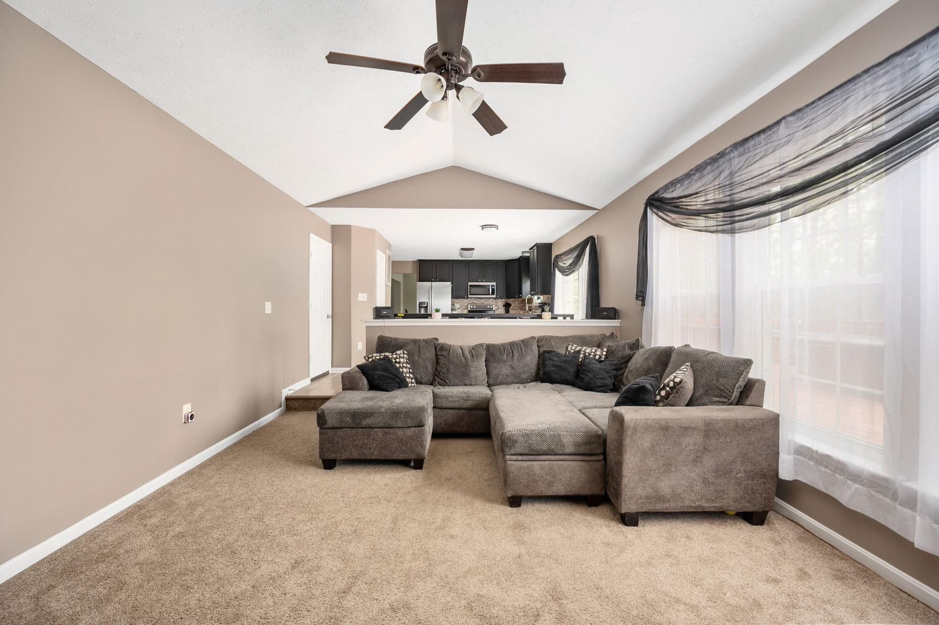100 Surrey Drive photo 36