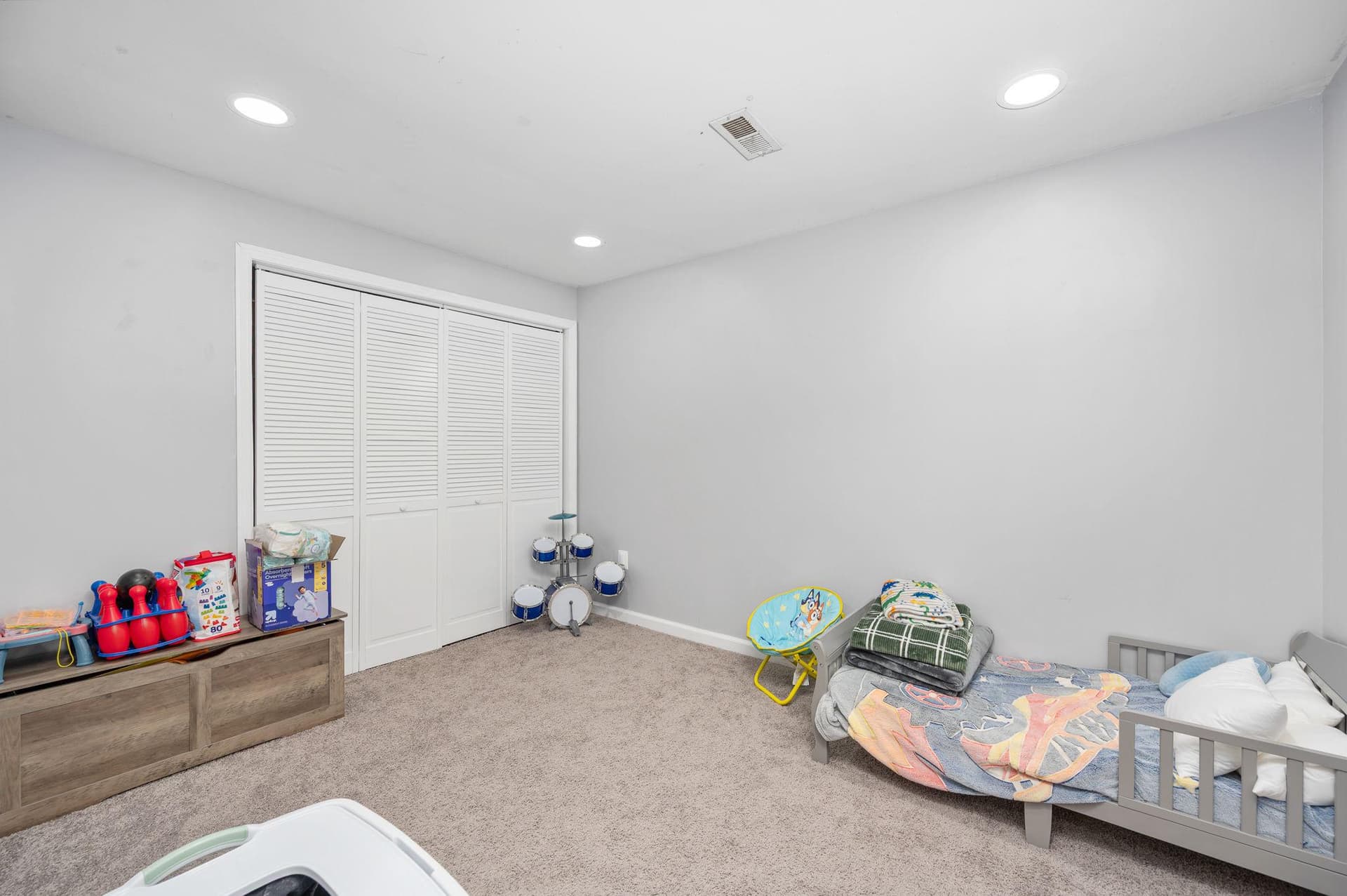 100 Surrey Drive photo 39
