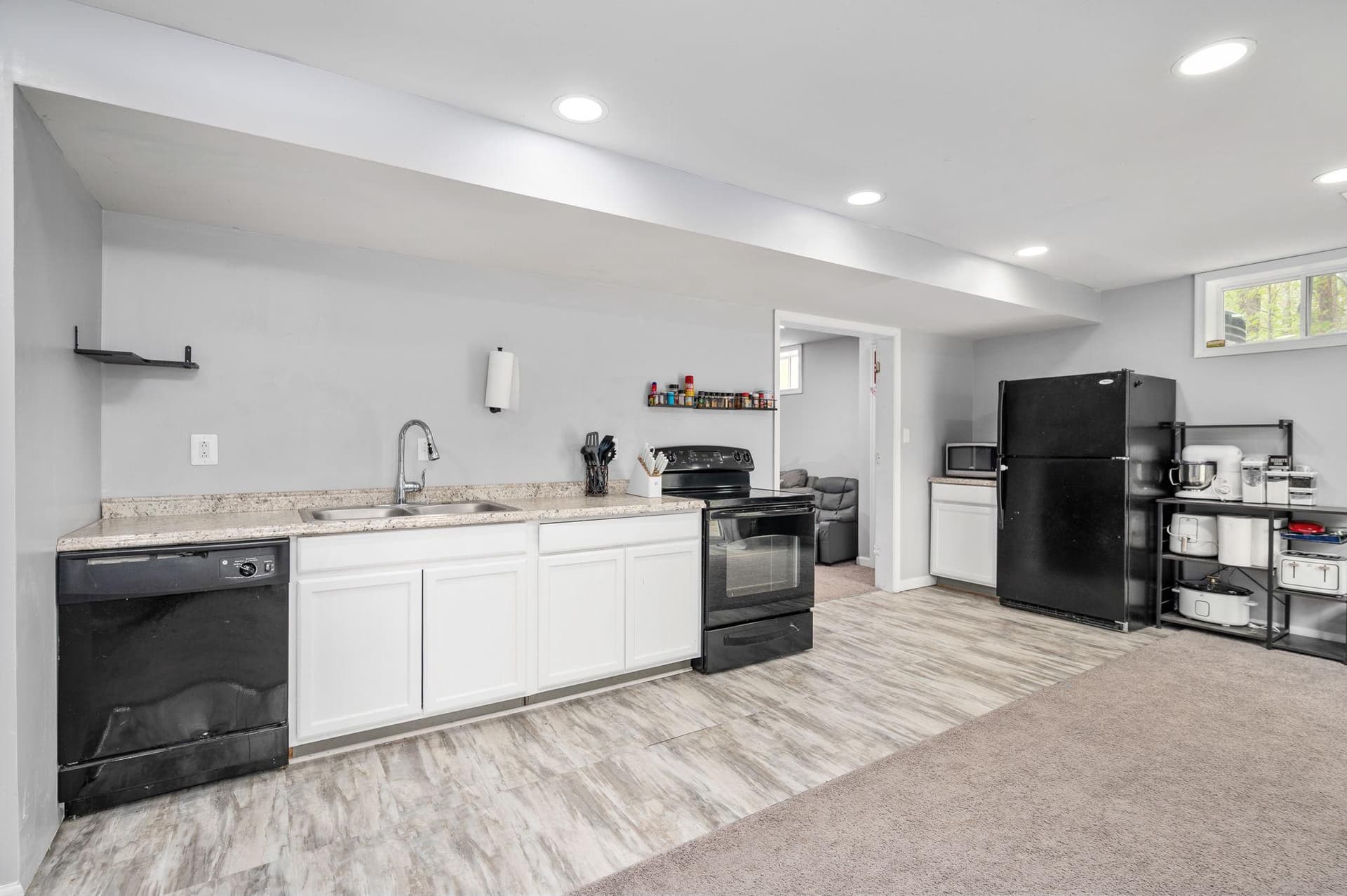 100 Surrey Drive photo 48