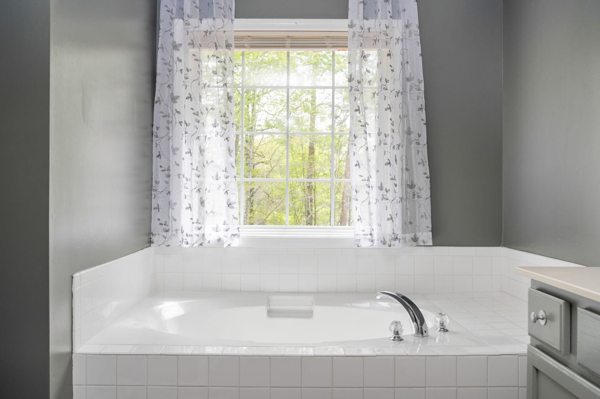 100 Surrey Drive photo 71