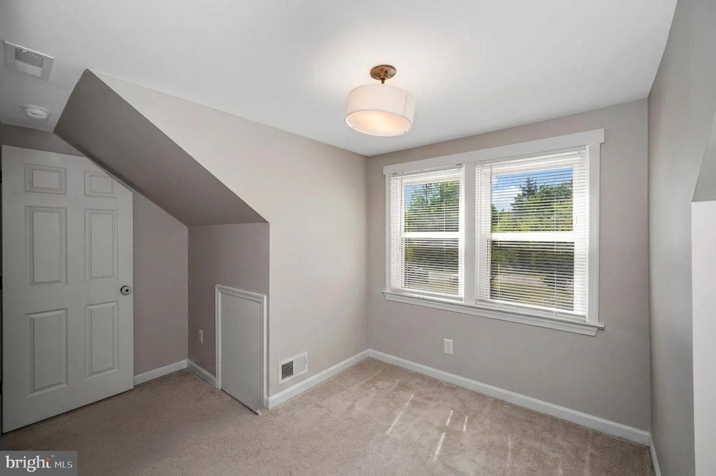 16036 Rogers Clark Boulevard photo 32
