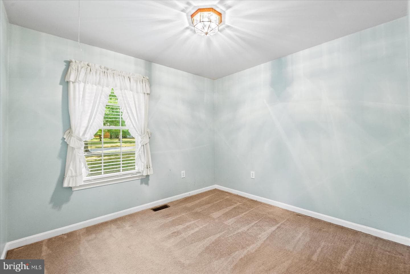 18084 Harding Drive photo 23