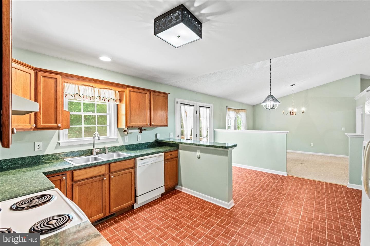 18084 Harding Drive photo 9