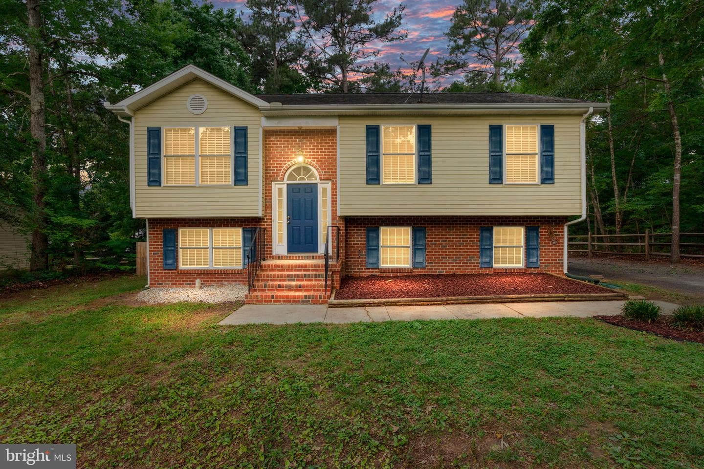 261 Manchester Drive photo 2