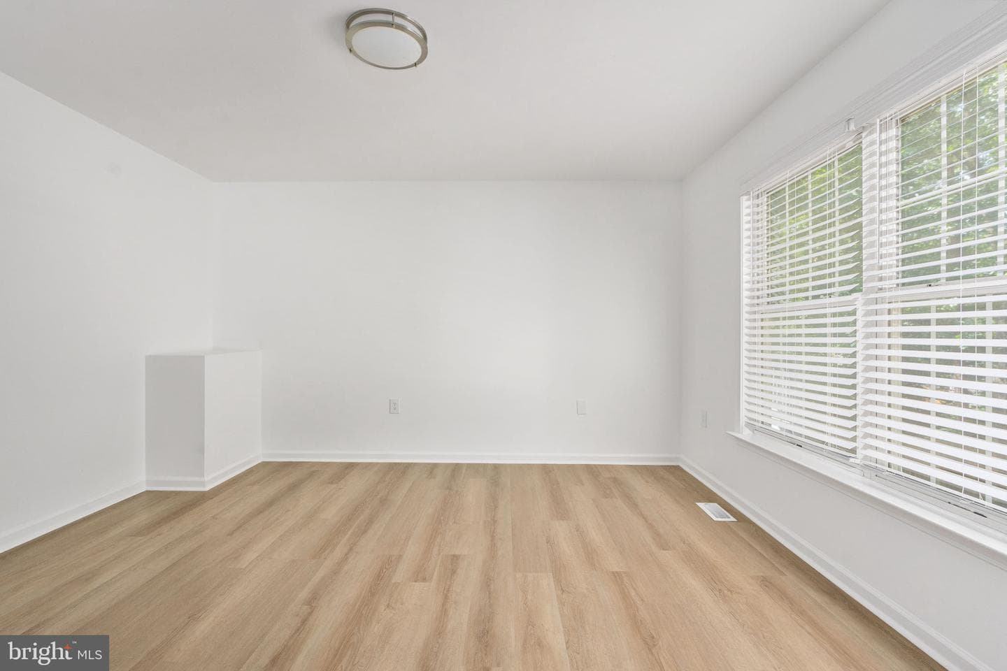261 Manchester Drive photo 33