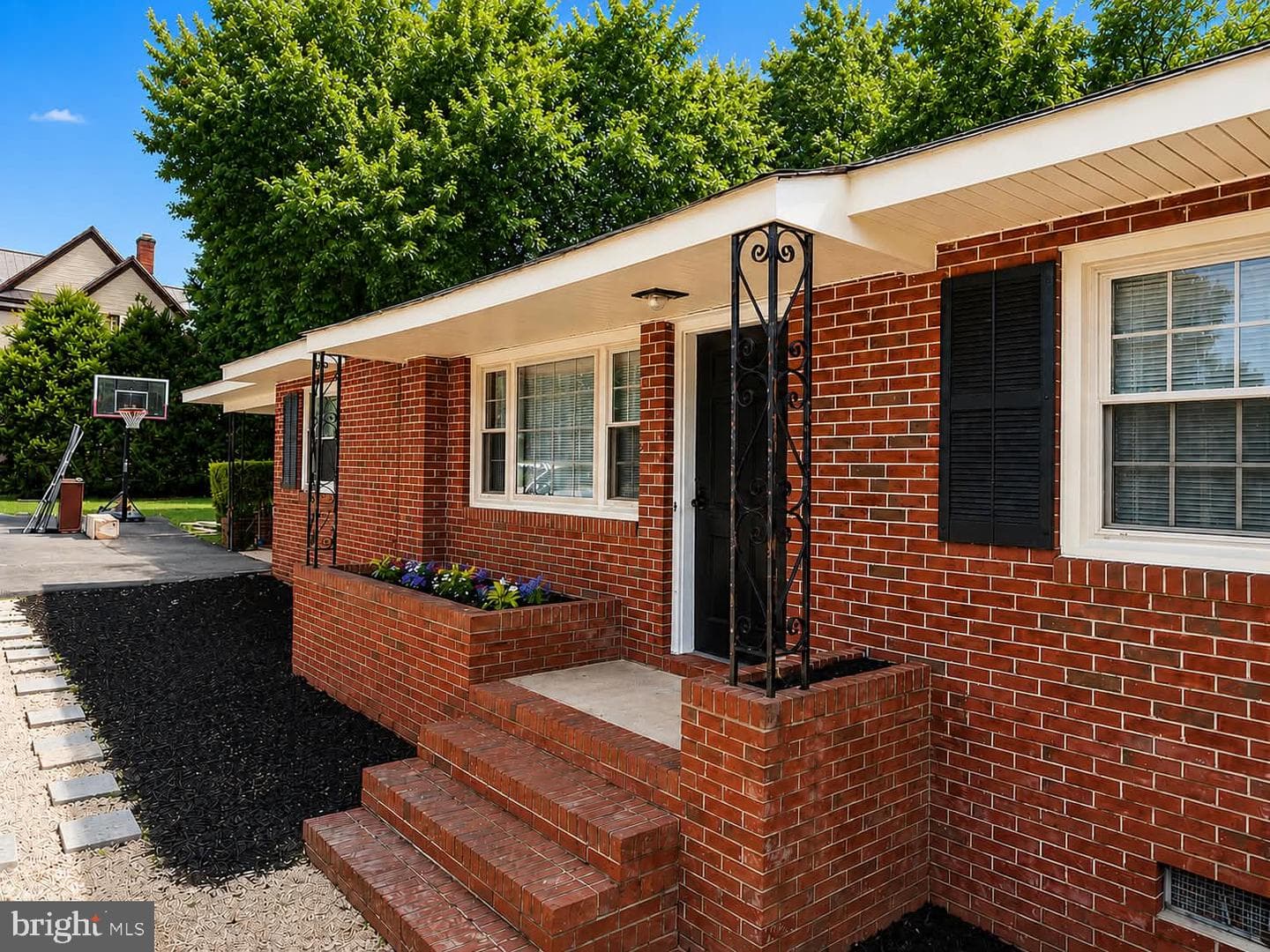 108 Martin Street, Bowling Green