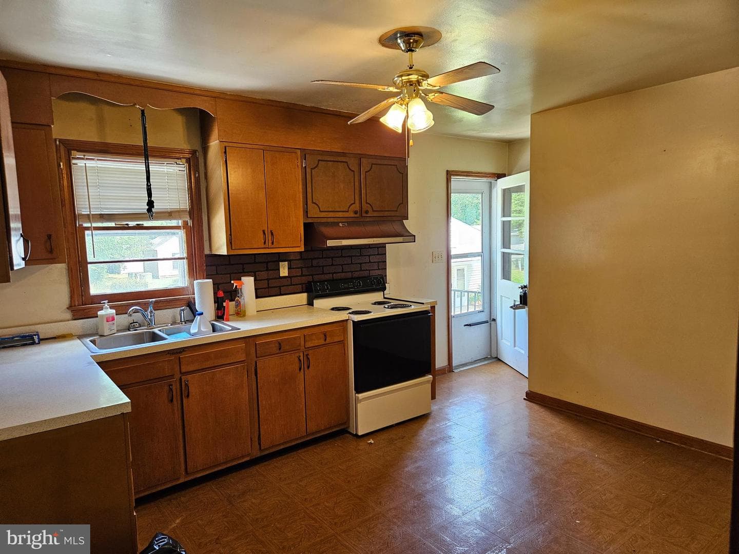 147 Chase Street photo 9