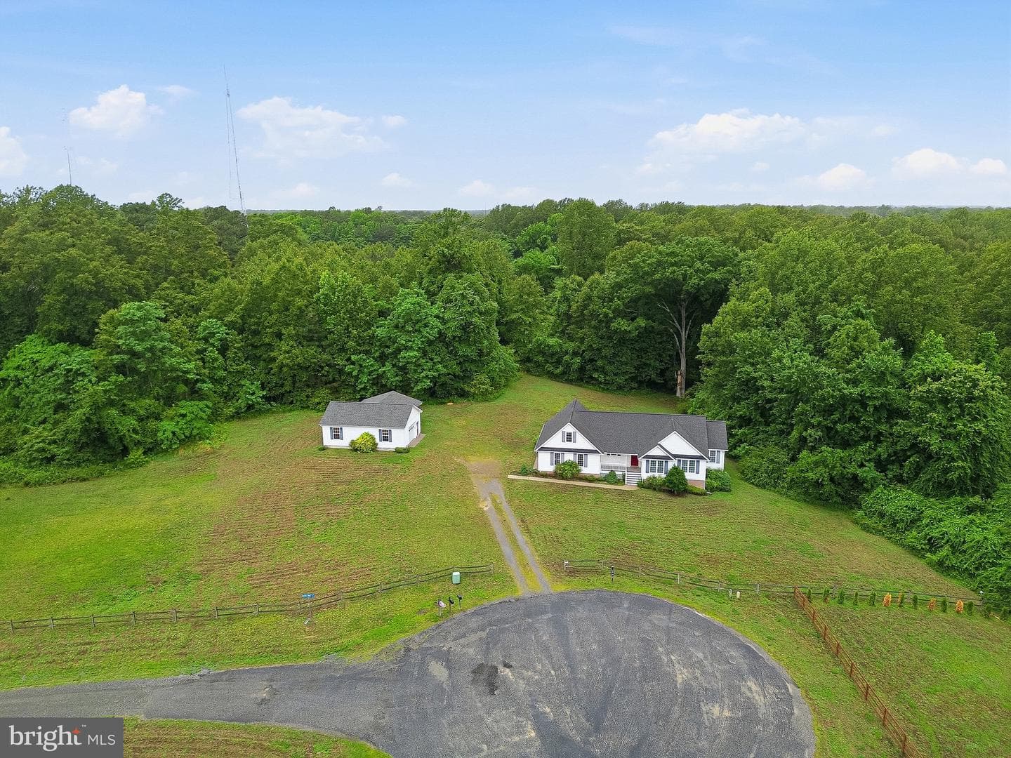 555 Clements Dr photo 2