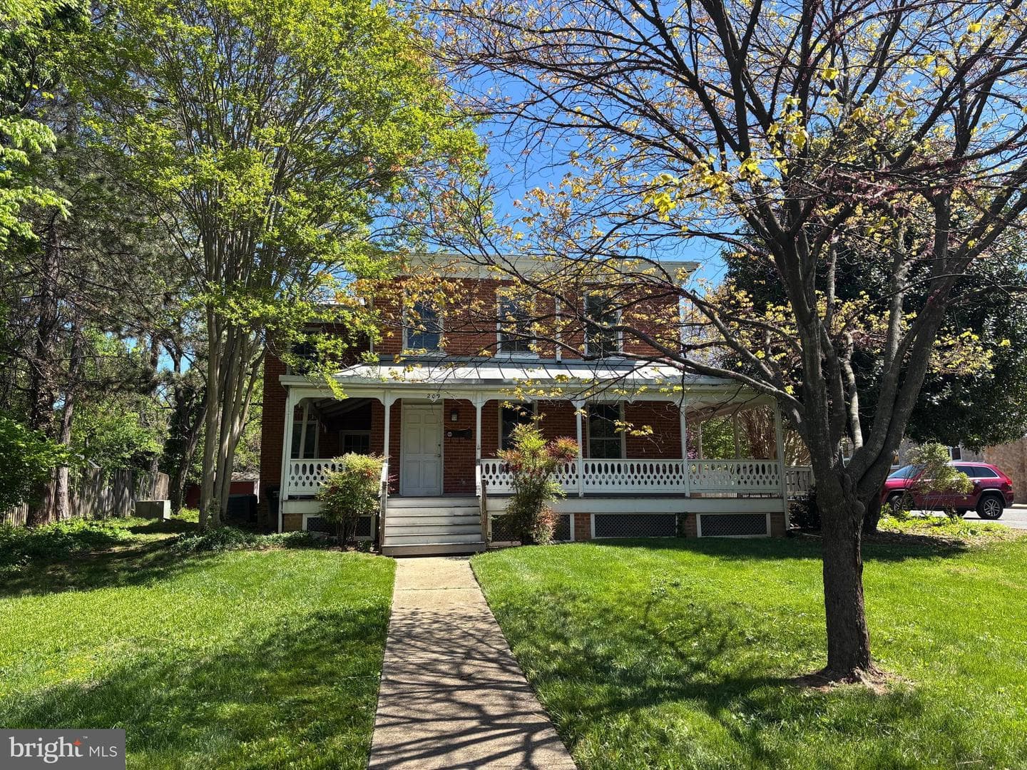 209 E Broad Street photo 3